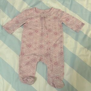 Nature - long sleeve newborn organic footed muslin cotton romper/sleeper. 0-3 mo